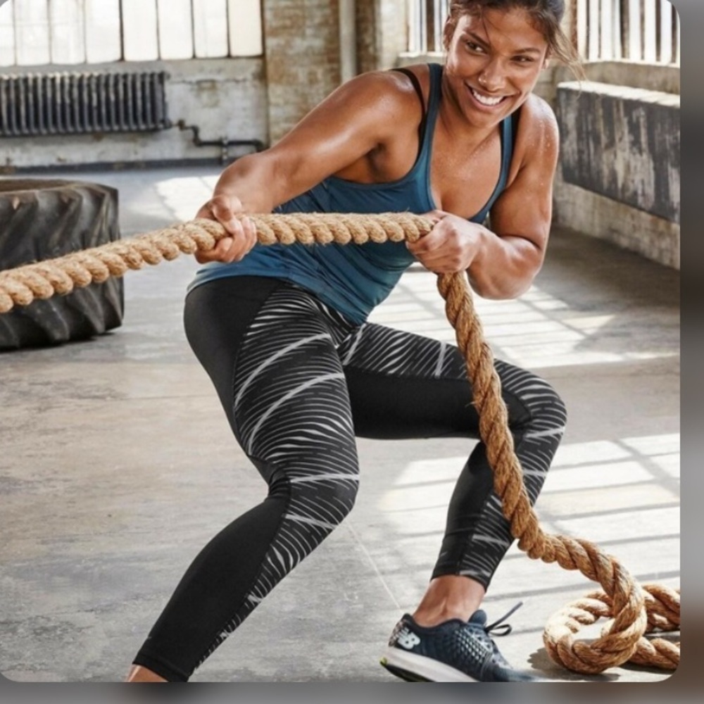 Athleta Waves Stealth 7/8 Tight Workout Leggings c2.